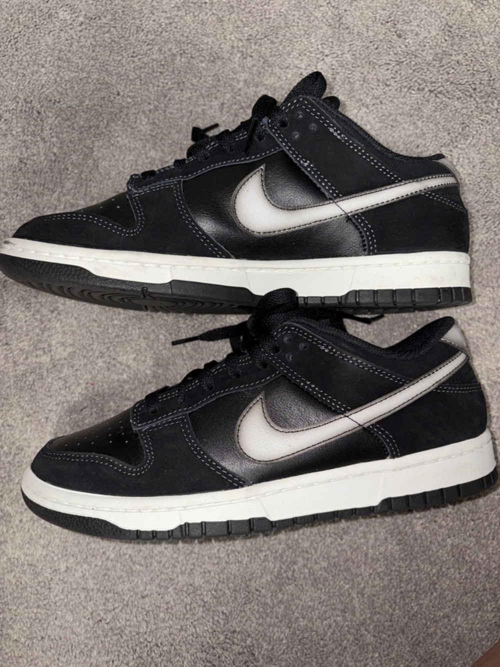 Nike Dunks Low - Picture 2 of 5